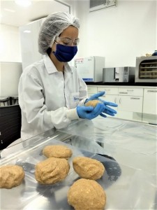 IMCD Brasil Food & Nutrition Scientist Making Immunity Boosting Cookies 1 - Beatriz Scigliano